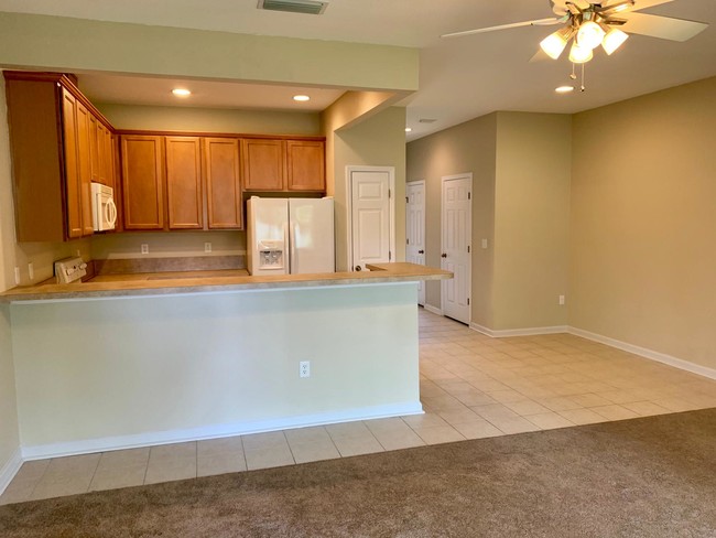 Building Photo - 726 Crystal Way