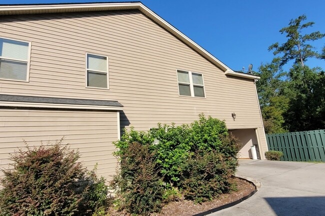 Foto del edificio - Available Now!