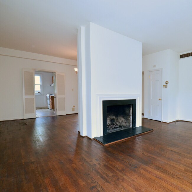 Building Photo - 6411 Howe St