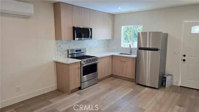 Foto del edificio - 642 W Glenoaks Blvd