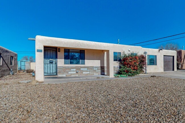 Building Photo - NE PUEBLO STYLE 3 Bedroom 2 Bath 1824/SF