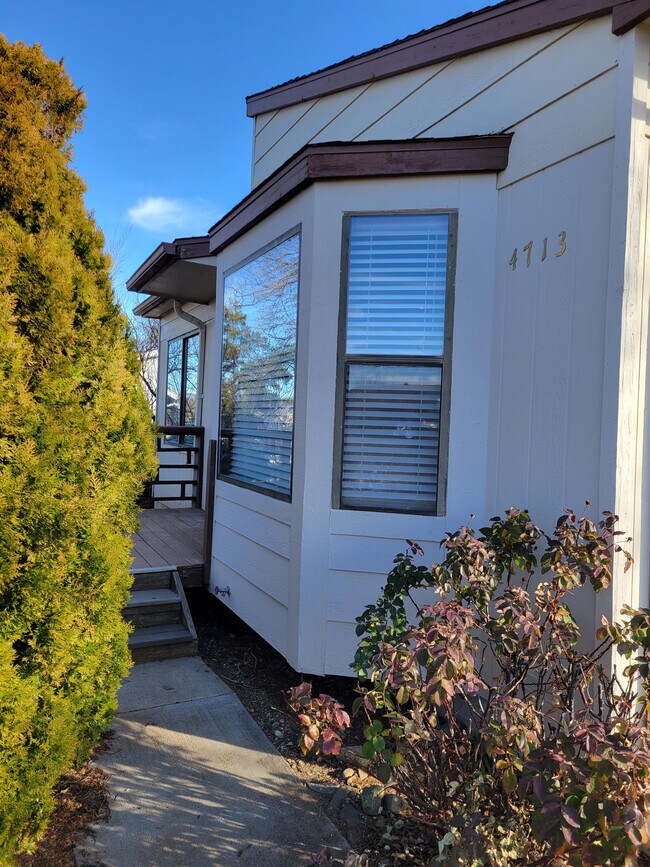 Foto del edificio - 4713 N Harlequin Dr
