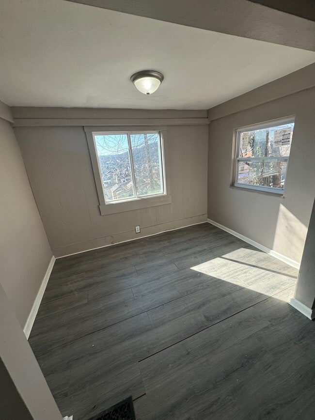 Foto del edificio - 908 Benwood Ave