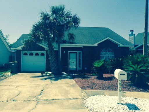 Primary Photo - Nice Brick 3 Bedroom Home in Destin