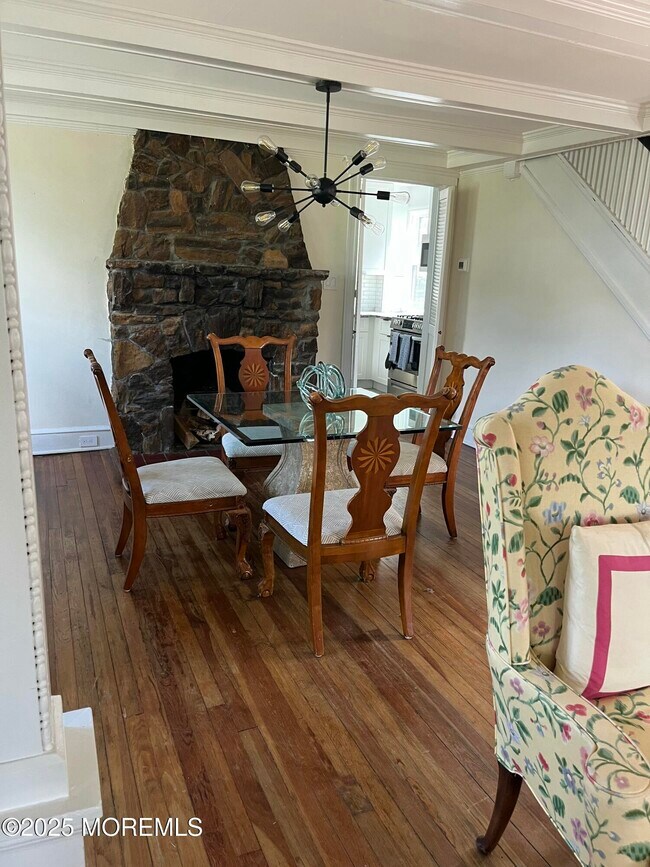 Foto del edificio - 404 Lake Dr