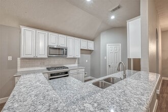 Building Photo - 15943 Pleasant Green Cir