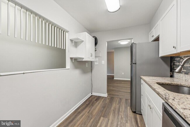 Building Photo - 10724 West Dr