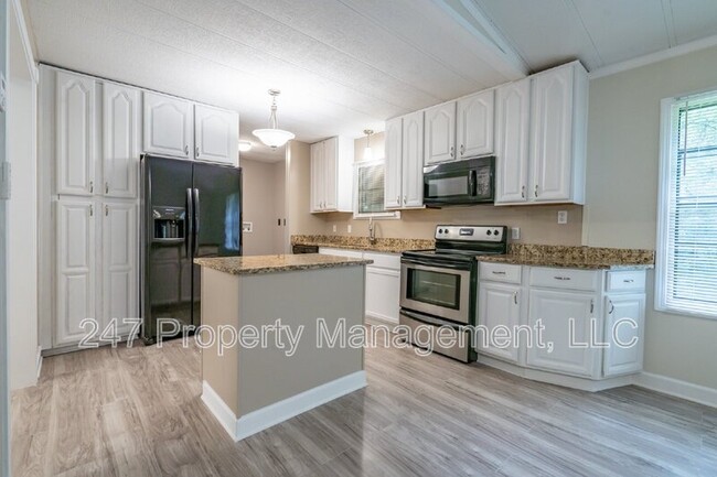 Foto del edificio - 253 Cedarcrest Rd