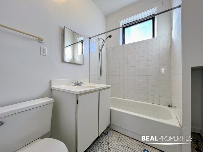 Foto del edificio - 829 W Waveland Ave
