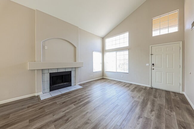 Foto del edificio - 7841 W McRae Way