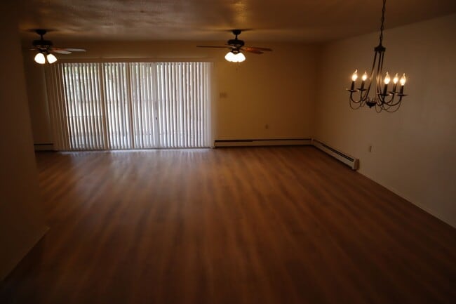 Building Photo - Livable, Lovable, & Avaiable!