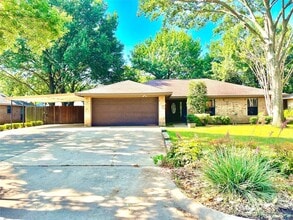 Building Photo - 1328 Kings Row