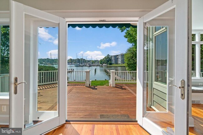 Building Photo - 611 Creek View Ave