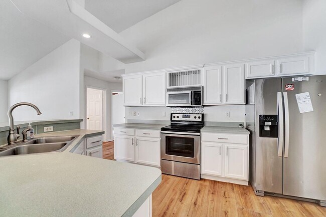 Foto del edificio - 513 SE Cliff Rd