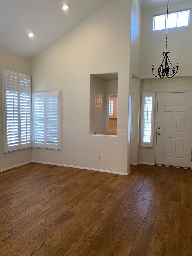 Building Photo - Gorgeous Single Family House - Available June 2026!