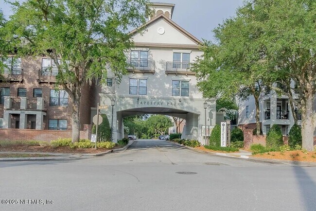Foto del edificio - Charming 3BR Townhome in Jacksonville