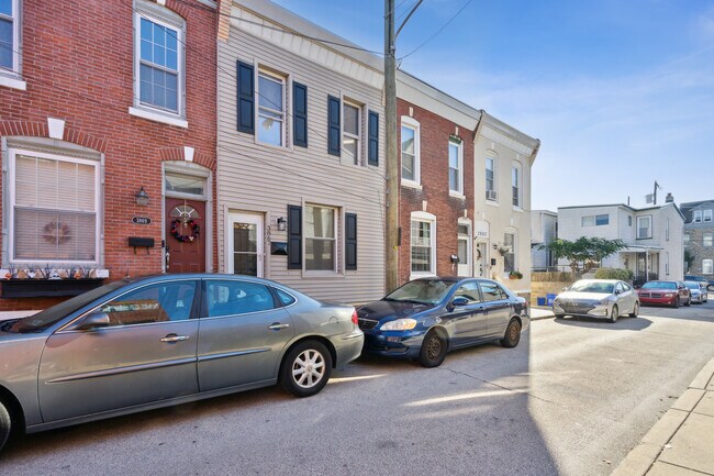 Building Photo - 3867 Manor St
