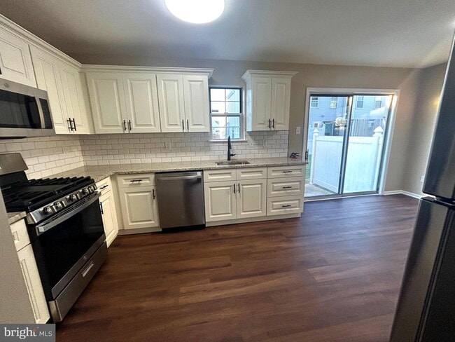Foto del edificio - 1020 Hillsboro Ct
