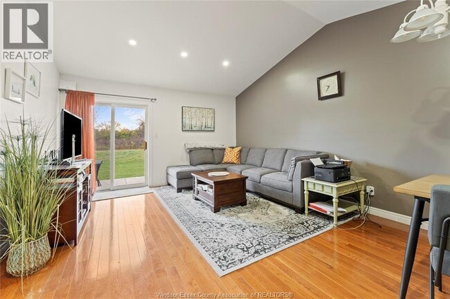 Building Photo - 1928 Questa Dr