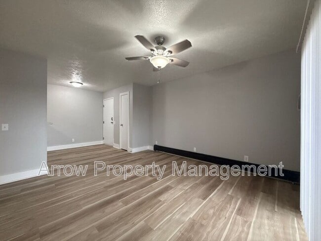 Building Photo - 940 27th St