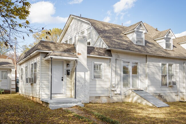 Building Photo - 423 Barnes St