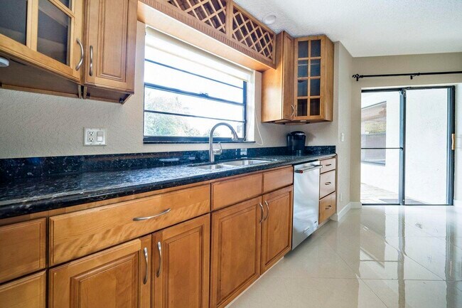 Foto del edificio - 22384 Martella Ave