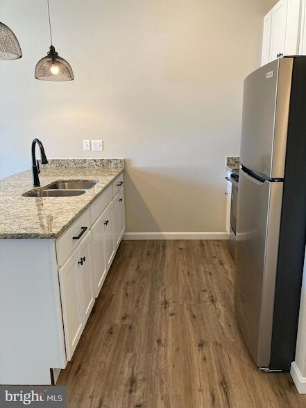 Foto del edificio - 376 E Main St