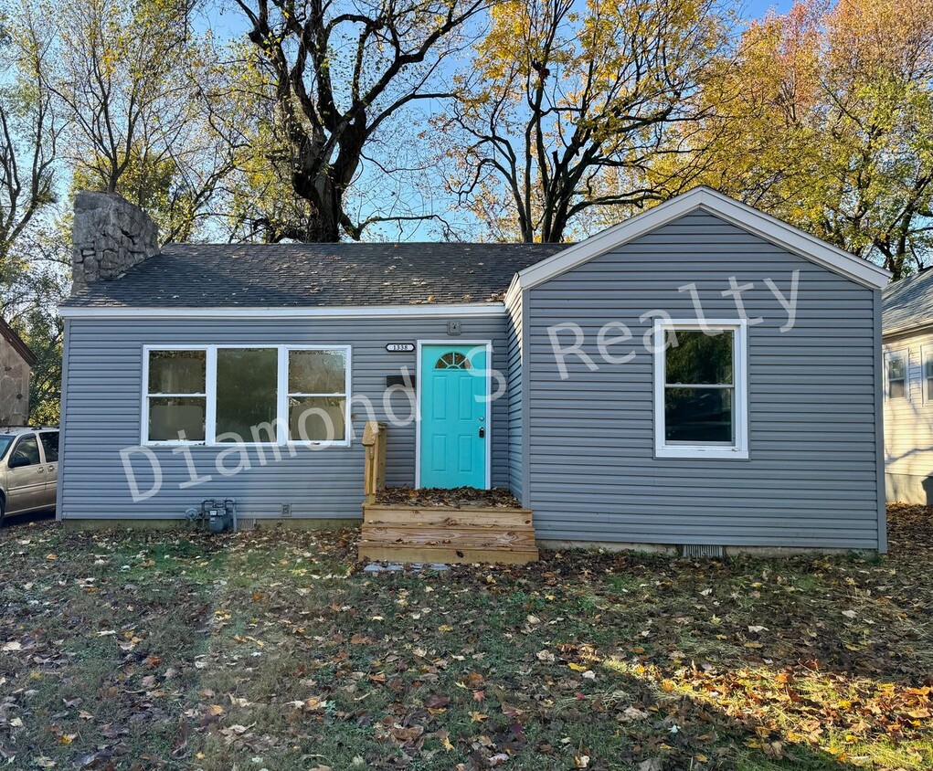 Foto principal - Gorgeous 2 bedroom, 1 bath home in a great...