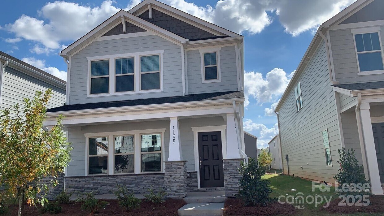 Foto principal - 11925 Silverheel Ln