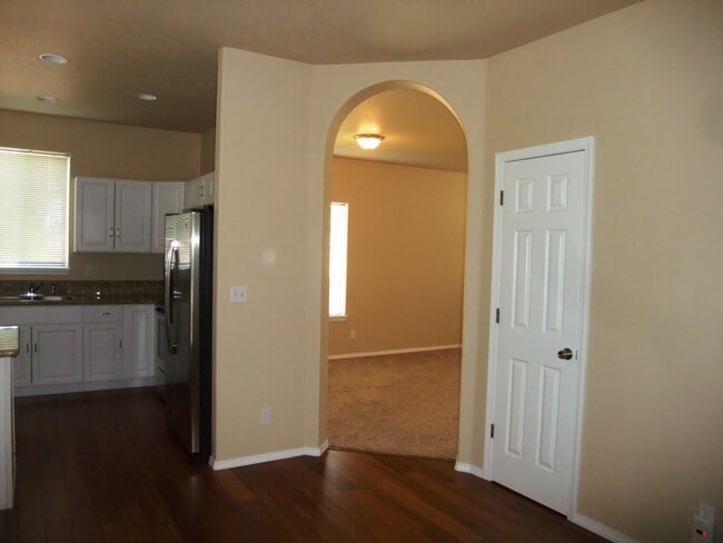 Building Photo - North Albany - Very Clean 5 Bedroom 2 1/2 ...