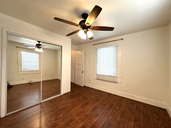 Building Photo - Hillcrest 1-Bedroom Duplex w/Parking and L...