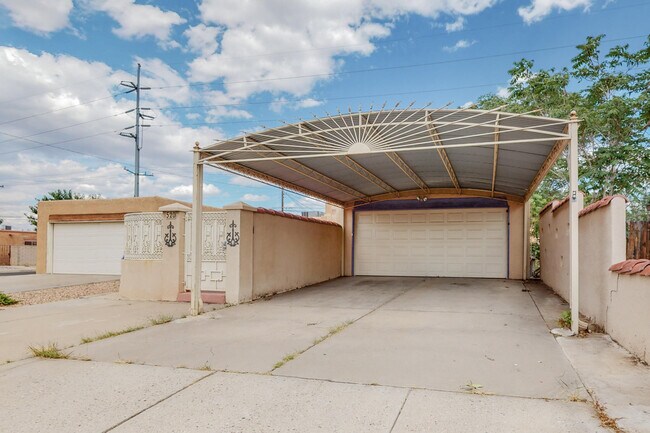 Building Photo - 520 Ortiz Dr NE