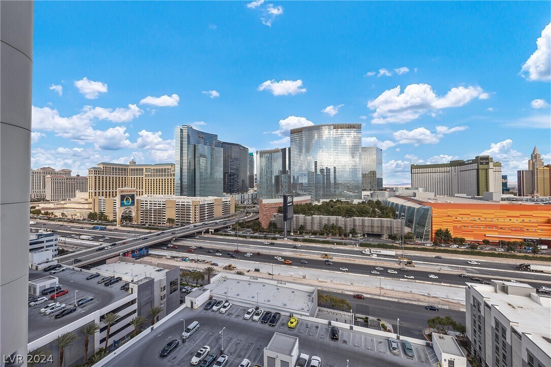 Foto del edificio - 4575 Dean Martin Dr