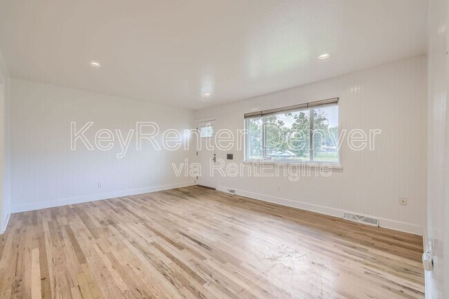 Building Photo - 5870 W 5th Ave