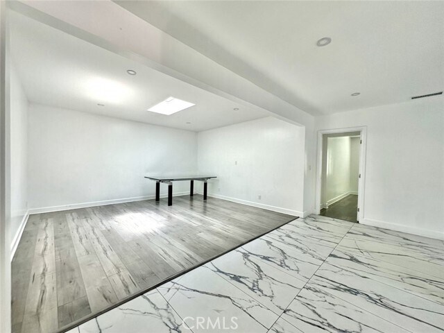 Foto del edificio - 8224 Webb Ave