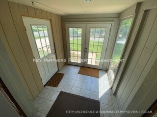 Building Photo - 8620 W 117th - SPACIOUS and Updated!