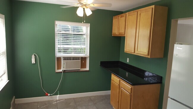 320 Parkview Cocina 2 - 320 Parkview Dr
