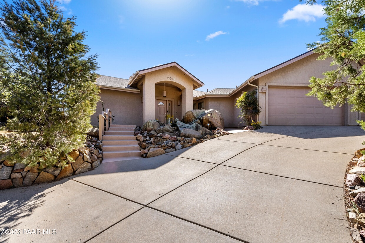 Foto principal - 2049 Meadowbrook Rd