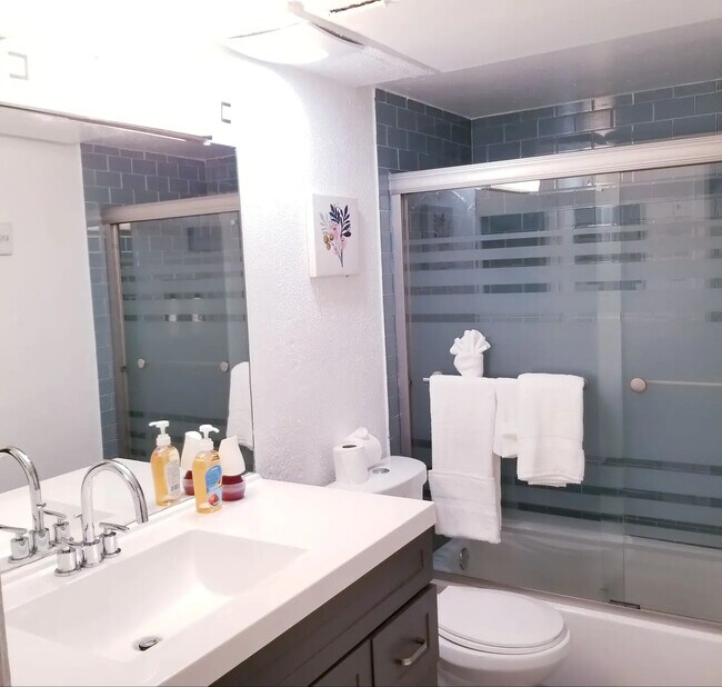 Foto del edificio - 12888 Montfort Dr