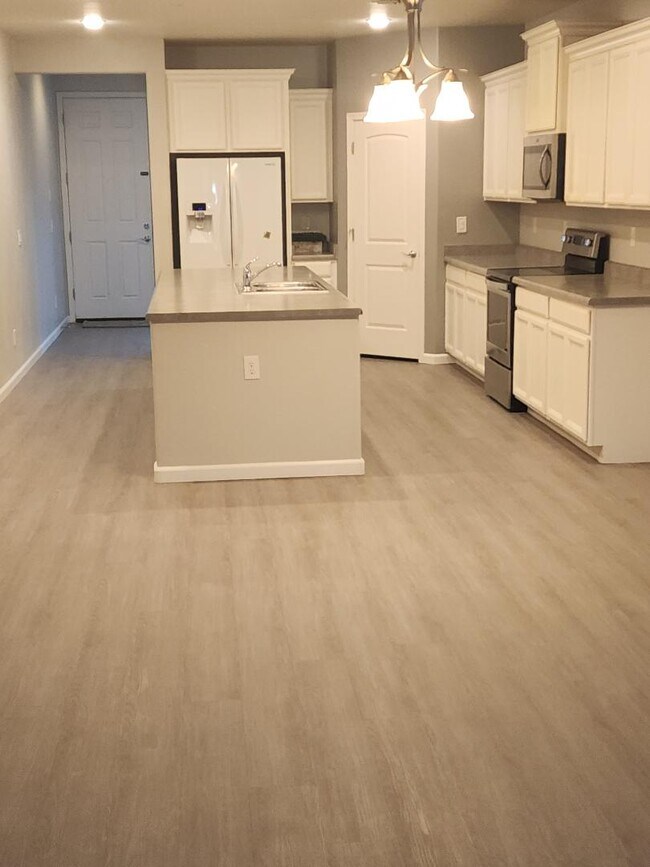 Área de cocina y puerta de entrada - 40768 W Rio Grande Dr