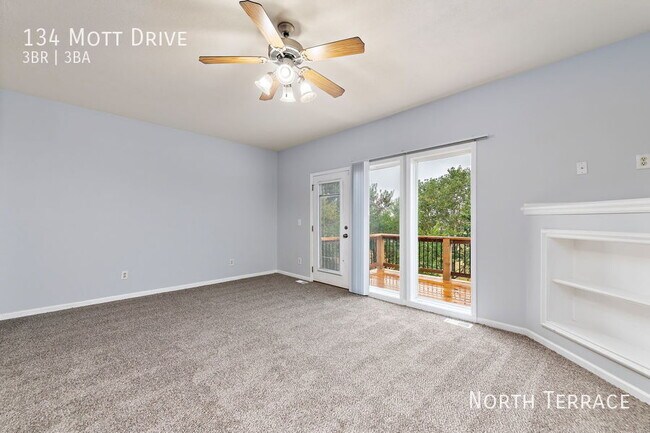 Building Photo - 134 Mott Dr