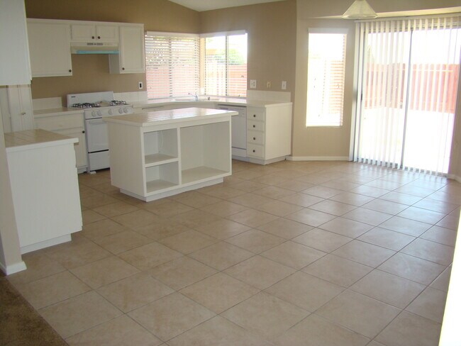 Building Photo - GREAT 5 BEDROOM HOUSE OFF LA MESA!