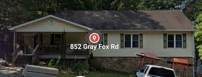 Foto del edificio - 852 Gray Fox Rd