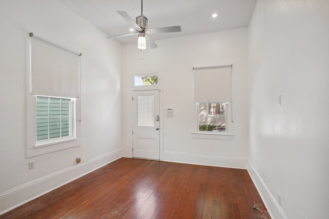 front room - 3980 Annunciation St