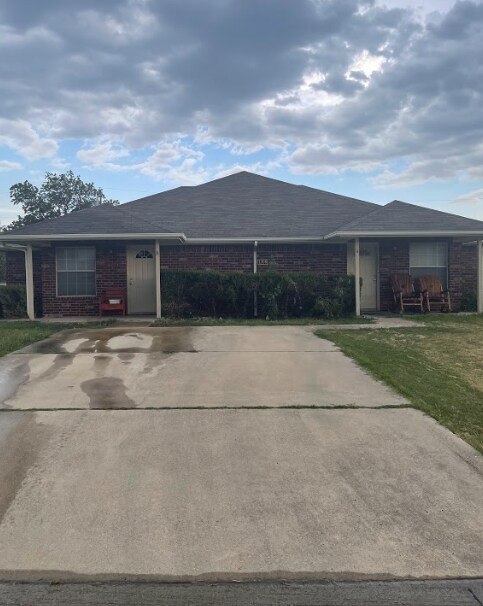 Building Photo - 1008 Turkey Creek Ct