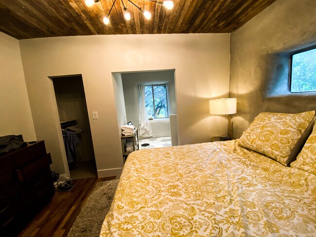 Foto del edificio - 4609 Little Creek Trail