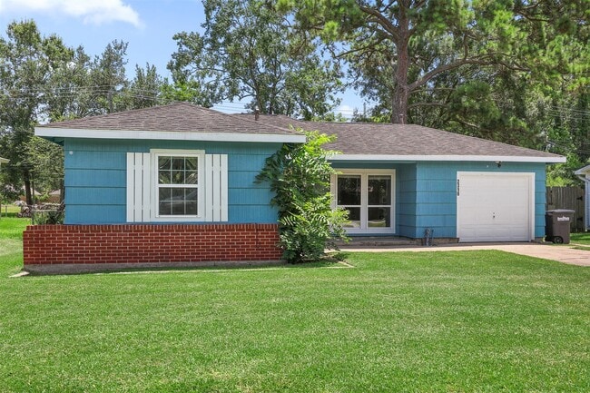Building Photo - 2318 Pecan St