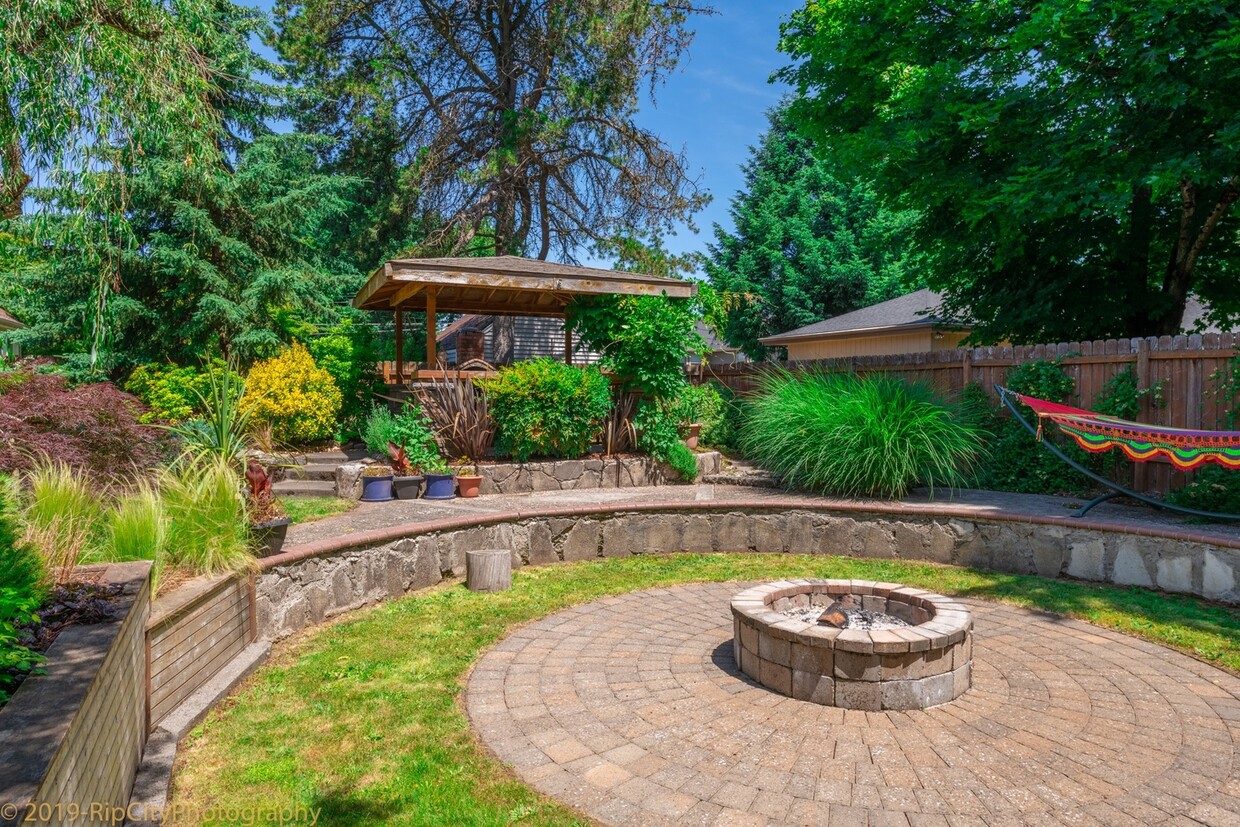 Primary Photo - 4 Bed/2 Bath | Immaculate Backyard | 1 Blo...