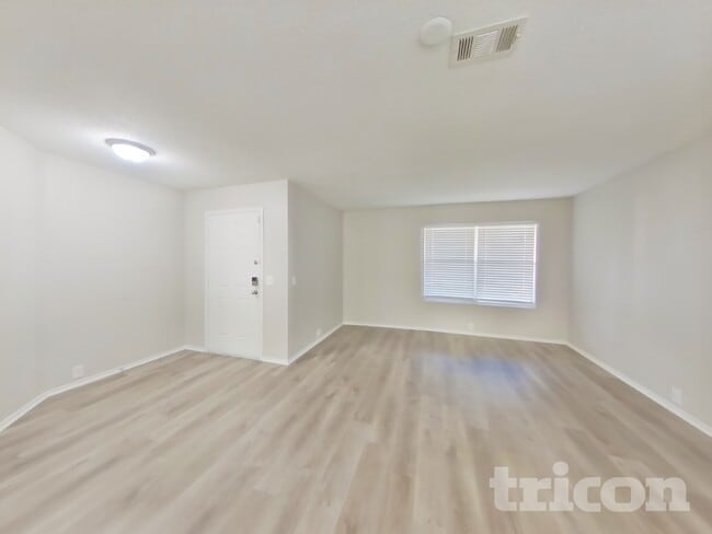 Building Photo - 4512 Merlot Dr