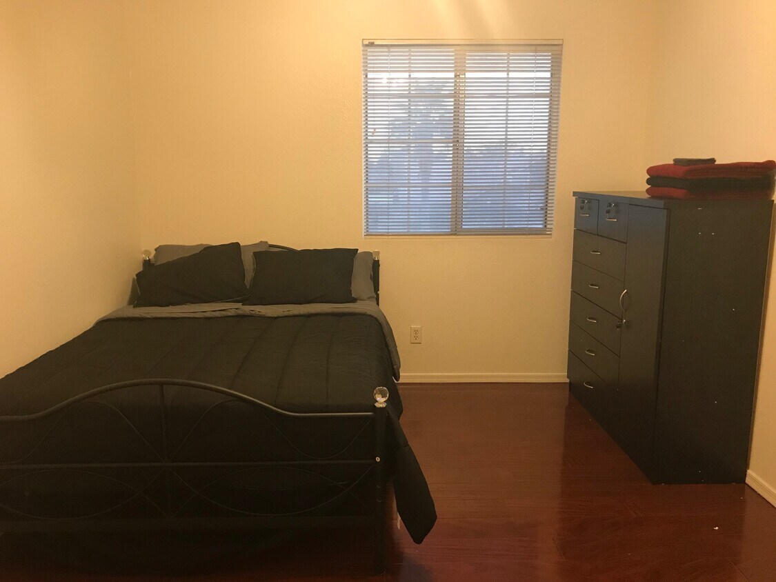 Foto principal - 492 E Laredo St